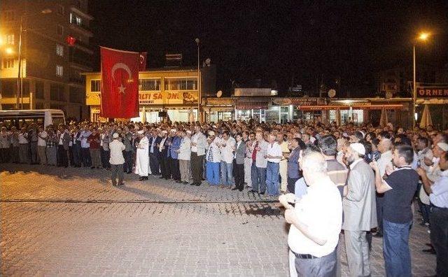 Ahlat’ta Şehitler İçin Gıyabi Cenaze Namazı Kılındı