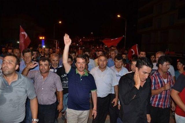 Vatandaşlardan Darbe Girişiminde Şehit Olan Polisin Ailesine Ziyaret