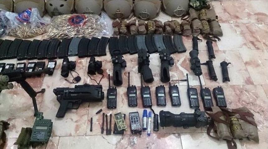 Ka&ccedil;an Darbeci Askerlerin Silahları Ele Ge&ccedil;irildi