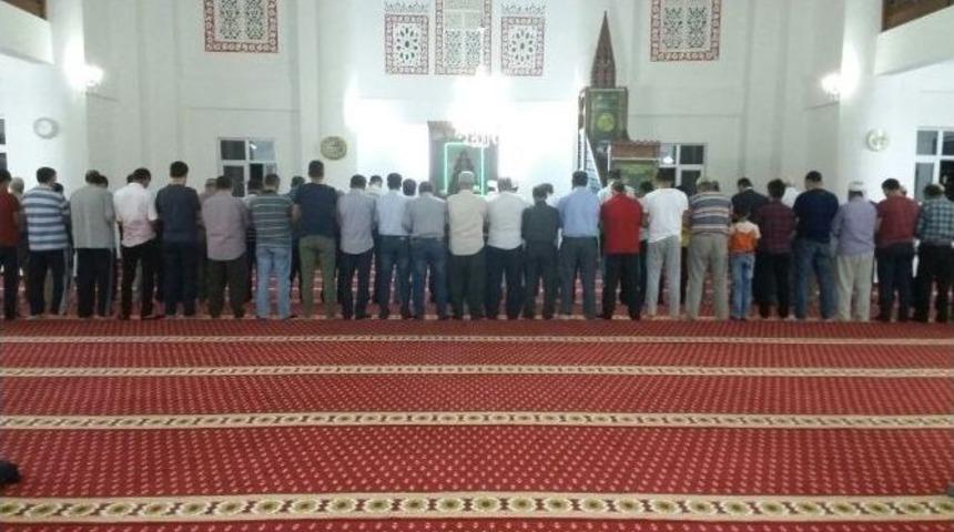 Van&rsquo;da Şehitler İ&ccedil;in Gıyabi Cenaze Namazı Kılındı