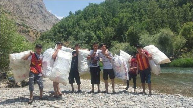 Pet Şişe Dolu Torbayla Rafting Heyecanı