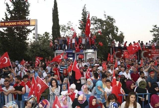 Sultanbeyli Milli İradeye Sahip Çıktı