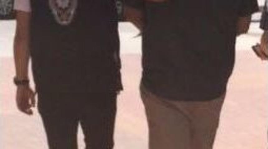 Kırmızı B&uuml;ltenle Aranan 2 Ş&uuml;pheli İzmir&rsquo;de Yakalandı