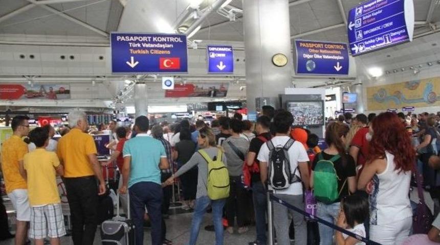 Yeşil Ve Gri Pasaportlara Sıkı Takip