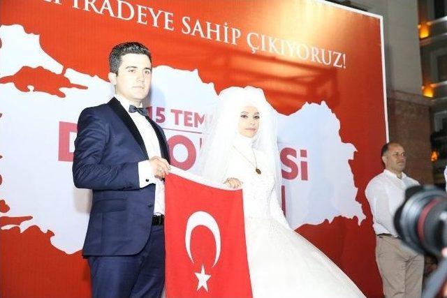 Düğünden Demokrasi Meydanına