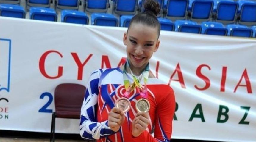 &lsquo;altın Kız&rsquo; Tarih Yazıyor