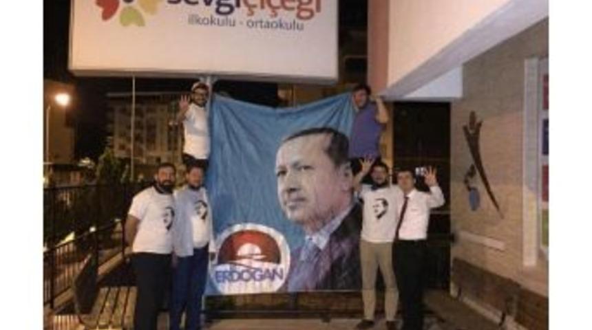 Feto Okullarına Posterli Tepki