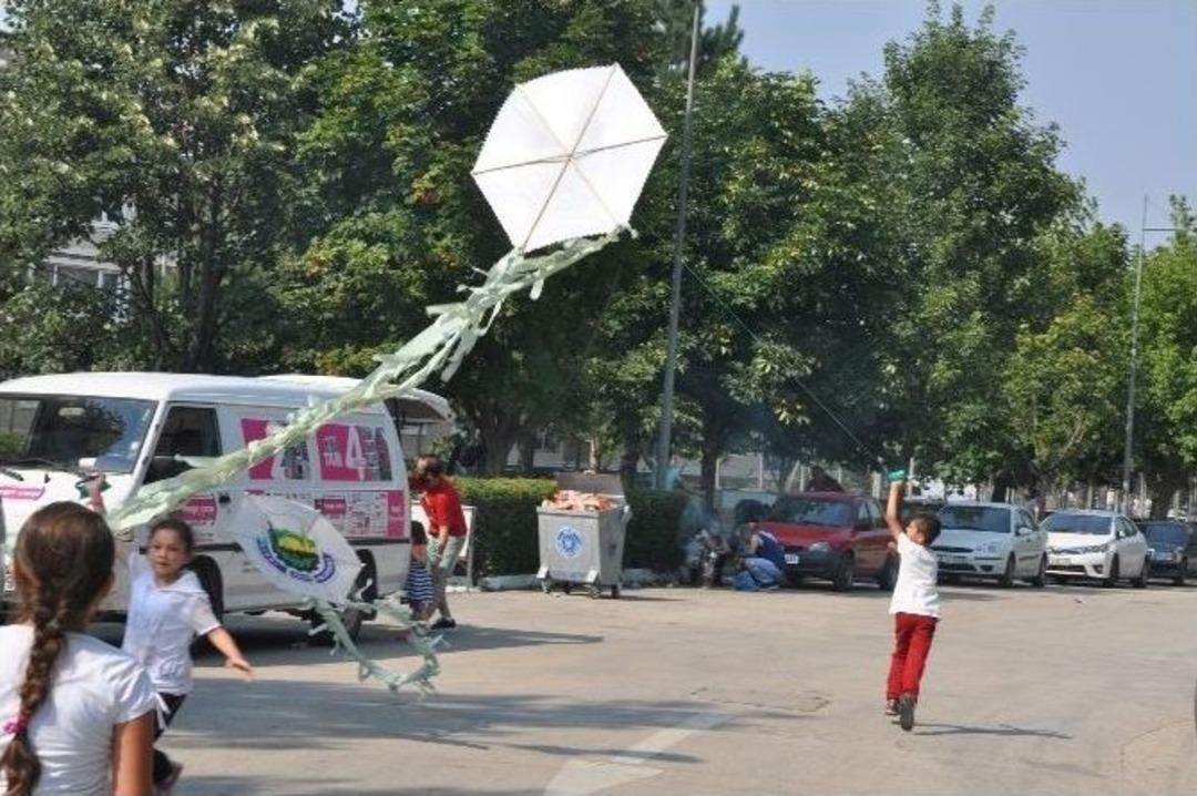 Birbirinden G&uuml;zel U&ccedil;urtmalar G&ouml;ky&uuml;z&uuml;nde S&uuml;z&uuml;ld&uuml;