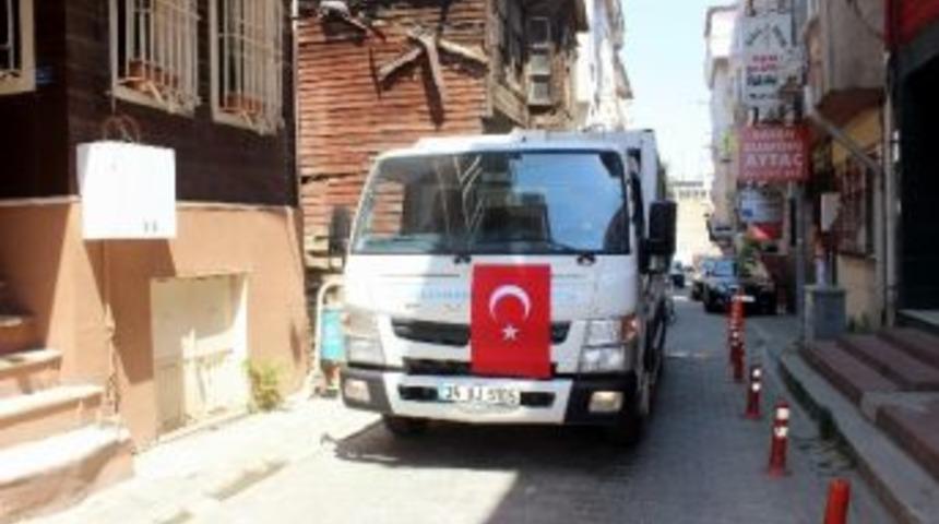 Temizlik &Ccedil;alışanlarından Darbeye T&uuml;rk Bayraklı Tepki