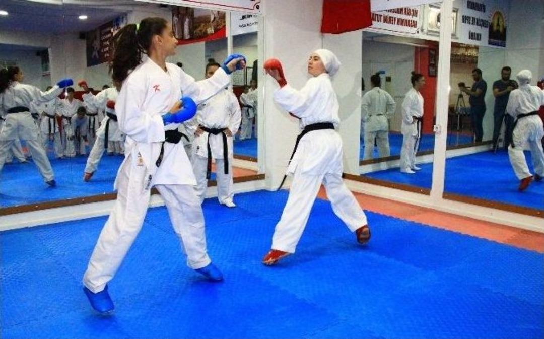 Diyarbakır&rsquo;ın Altın Kızları, Avrupa&rsquo;yı Salladı