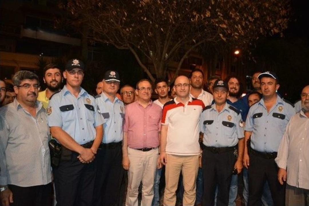 Aliağa&rsquo;daki Demokrasi N&ouml;betine S&uuml;rekli&rsquo;den Destek