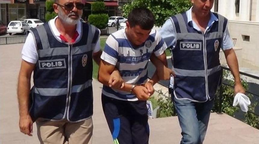 Tek Başına Sokağa &Ccedil;ıkma Yasağı Uygulamaya Kalkan Asteğmen G&ouml;zaltına Alındı