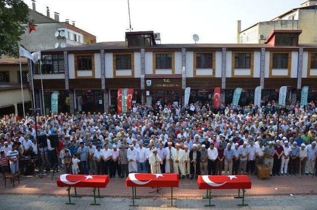 İznik’te Kalkışma Girişimi Şehitleri İçin Gıyabi Cenaze Namazı 2