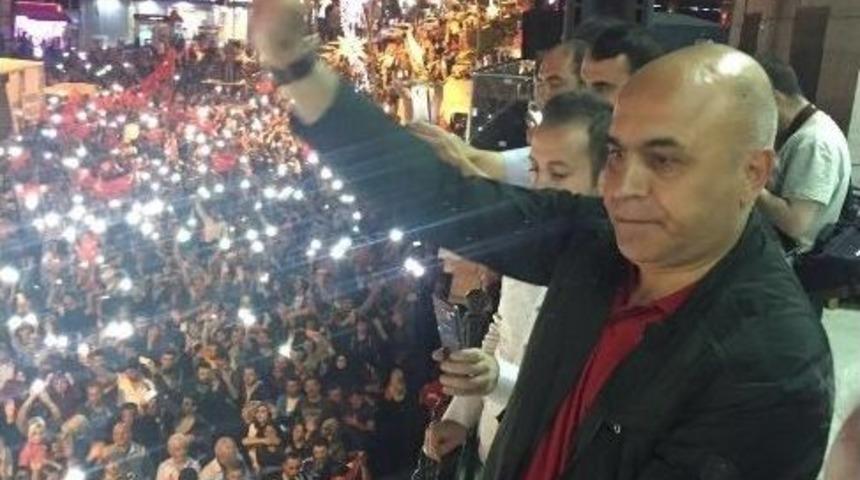 Ali Korkut, Balkondan Erzurumlulara Seslendi