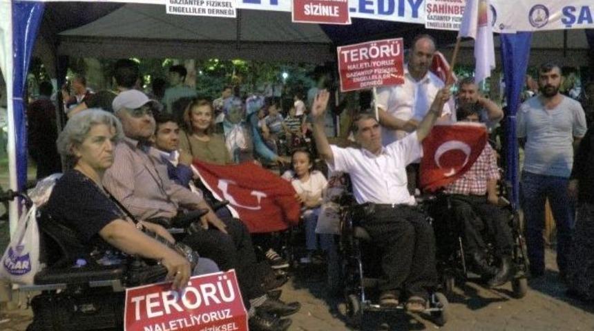 Engelliler Ama Demokrasinin &Ouml;n&uuml;nde Engel Bırakmıyorlar