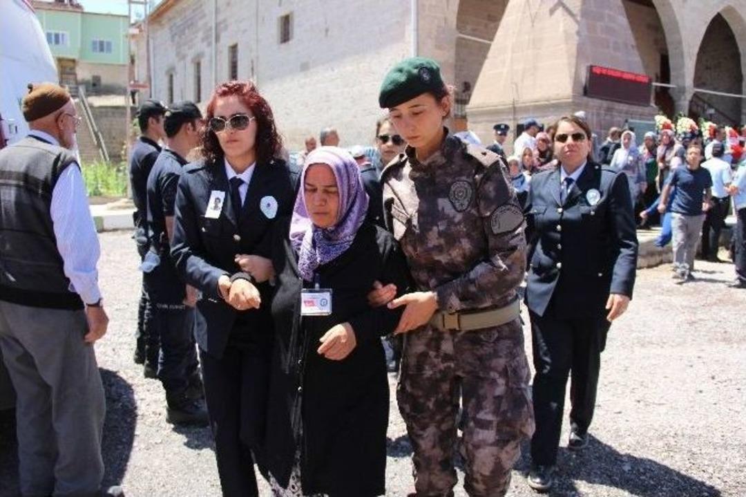 Sehit K&uuml;bra Doğanay Son Yolculuğuna Uğurlandı