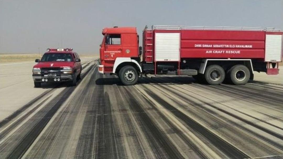 İtfaiye Ara&ccedil;larını Piste Sokarak, Girişimi Engellediler