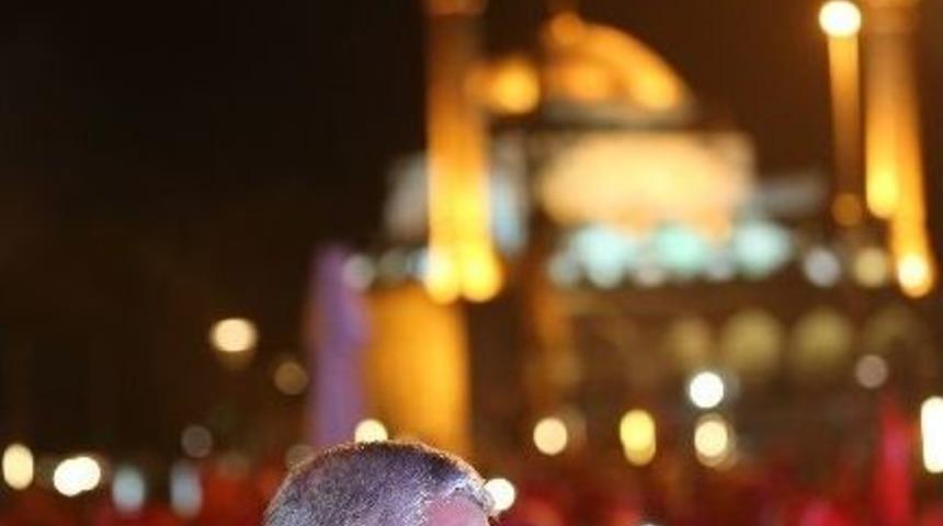 Başkan &Ccedil;elik Demokrasi N&ouml;betini S&uuml;rd&uuml;r&uuml;yor