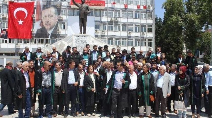 Adıyaman&rsquo;da Avukatlar Darbeye Karşı Y&uuml;r&uuml;d&uuml;