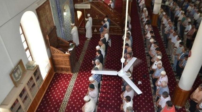 Osmaniye&rsquo;de Demokrasi Şehitleri İ&ccedil;in Gıyabi Cenaze Namazı Kılındı