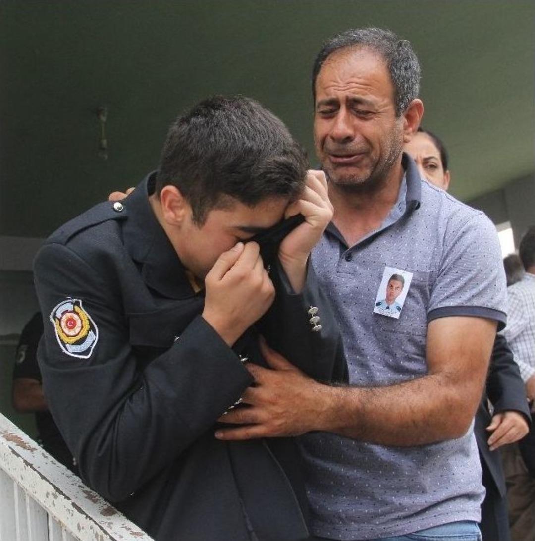 Şehidin &Uuml;niformasını Koklayıp "ağabeyim Kokuyor" Diye Ağladı