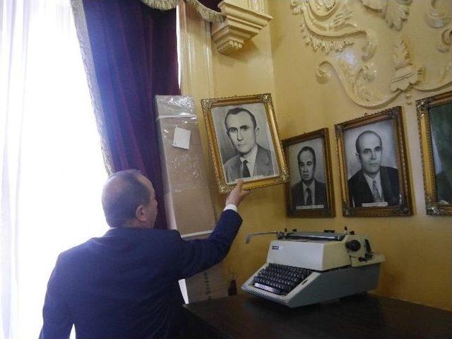 Darbe Döneminde Göreve Gelen Başkanların Fotoğrafları Kaldırıldı