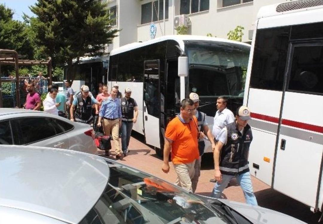 G&ouml;zaltına Alınanların Aileleriyle Vatandaşlar Arasında Tartışma