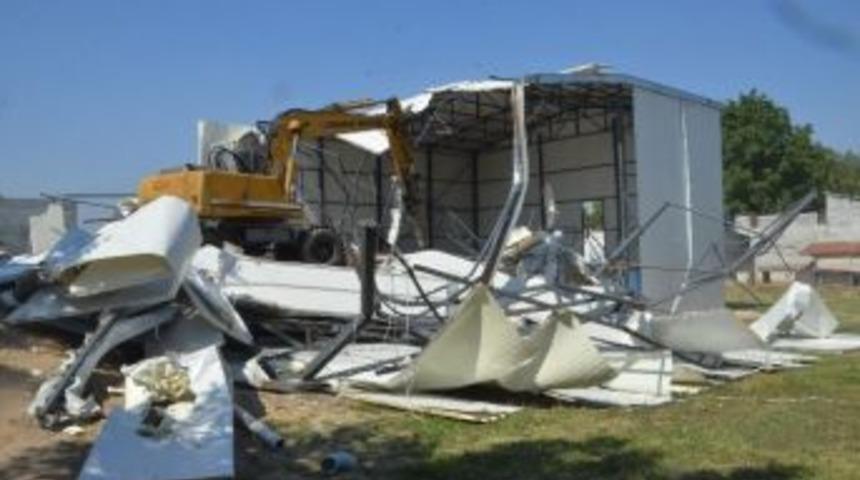 Ka&ccedil;ak Depo Yıkıldı