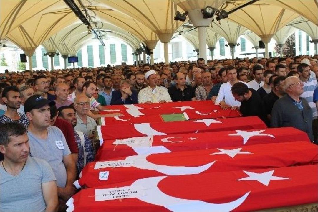 Demokrasi Şehitleri Son Yolculuğuna Uğurlandı
