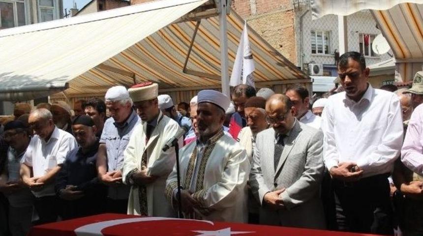 Demokrasi Şehitleri İ&ccedil;in Gıyabi Cenaze Namazı Kılındı