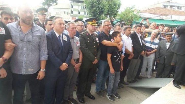 Düzce Şehidini Binlerce Kişi Uğurladı G1