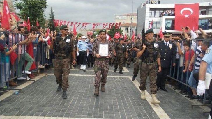Düzce Şehidini Binlerce Kişi Uğurladı G2