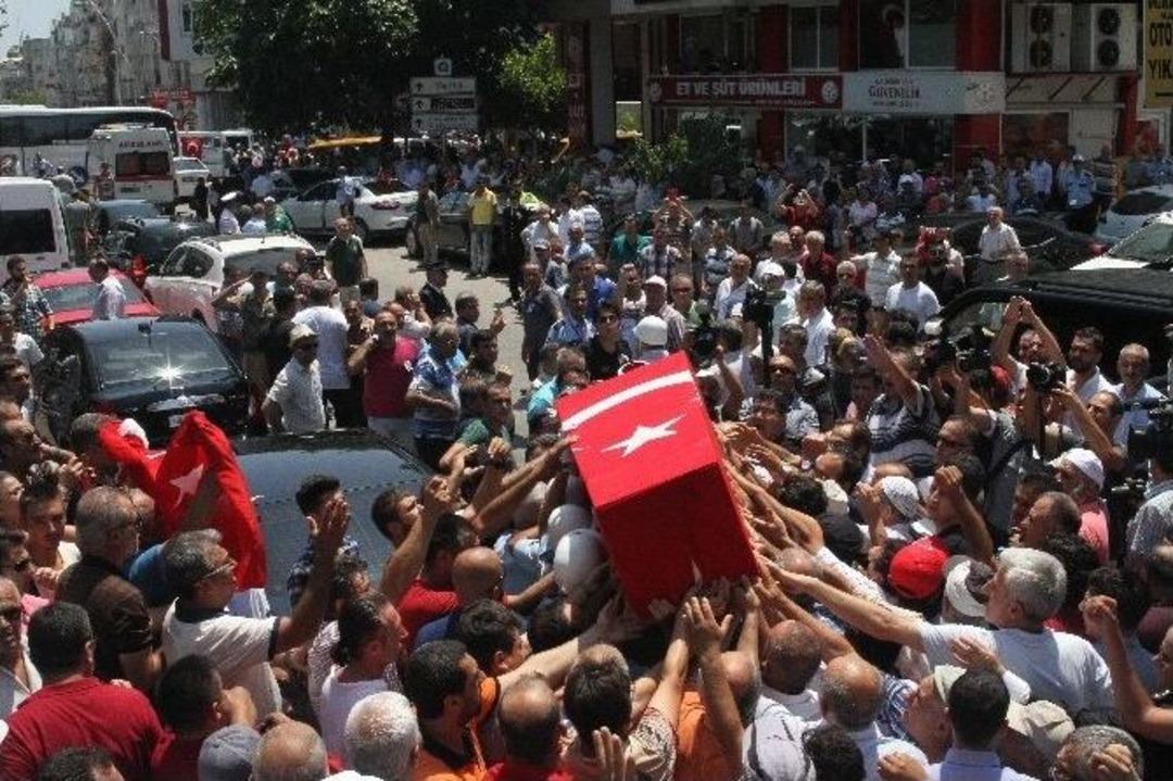 Antalya Şehidini G&uuml;l Suyu Ve Tekbirlerle Uğurladı