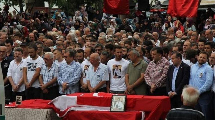 Ankara&rsquo;da Darbe Girişimini Protesto Ederken Helikopterden A&ccedil;ılan Ateş Sonucu Şehit Olan Rizeli Erhan Dural Son Yolculuğuna Uğurlandı