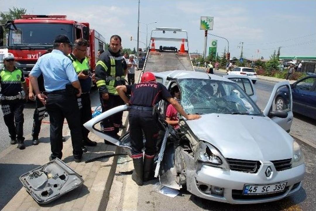 Manisa&rsquo;da Feci Kaza; 1&rsquo;i Ağır 5 Yaralı