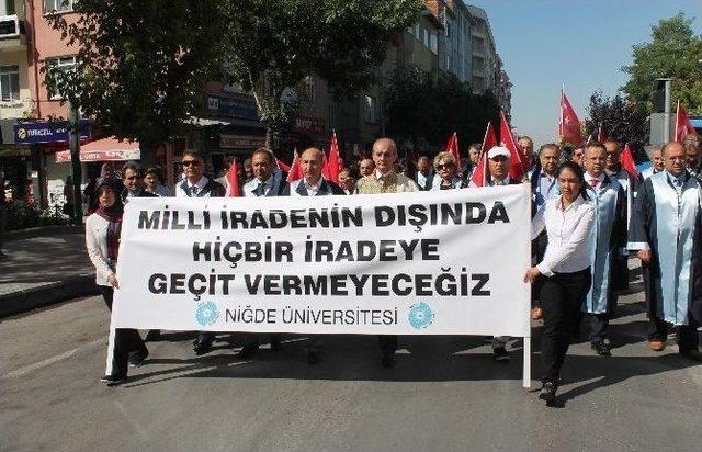 Niğde Üniversitesi Milli Birlik Ve Demokrasi İçin Yürüdü