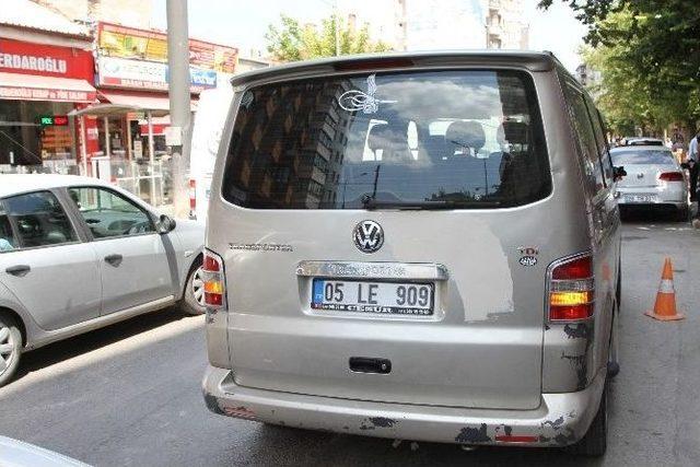 Kızı Polise Bıçak Çekti, Babası ‘ülkücüyüm’ Diye Kendini Savundu