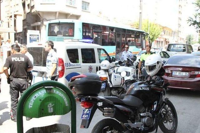 Kızı Polise Bıçak Çekti, Babası ‘ülkücüyüm’ Diye Kendini Savundu