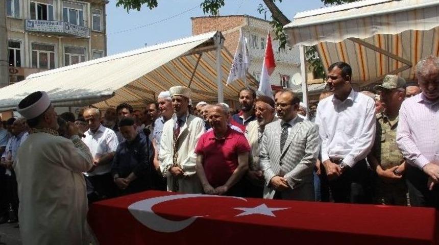 Bayburt M&uuml;ft&uuml;s&uuml; Aksoy: "darbecilerin &Ouml;ld&uuml;rd&uuml;kleri Şehittir"