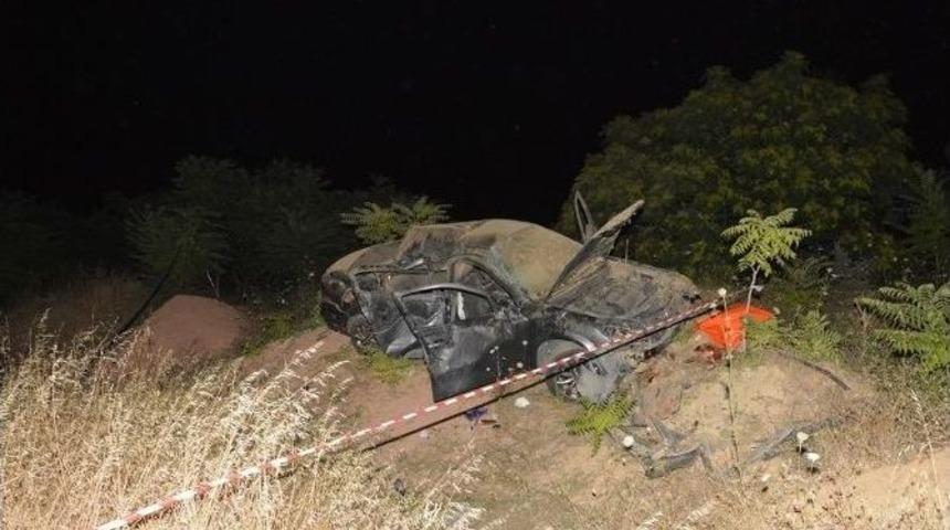 Uşak&rsquo;ta Trafik Kazası: 2 &Ouml;l&uuml;, 6 Yaralı