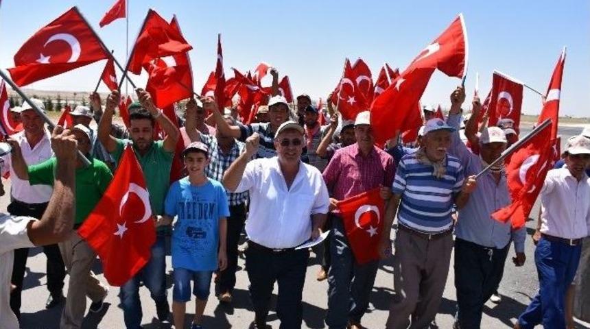 Aksaray&rsquo;da Borsa Esnafından Darbe Girişimine Tepki