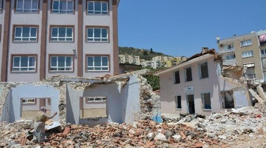 S&ouml;ke&rsquo;de 63 Yıl Eğitime Hizmet Veren Okul Binası Yıkıldı