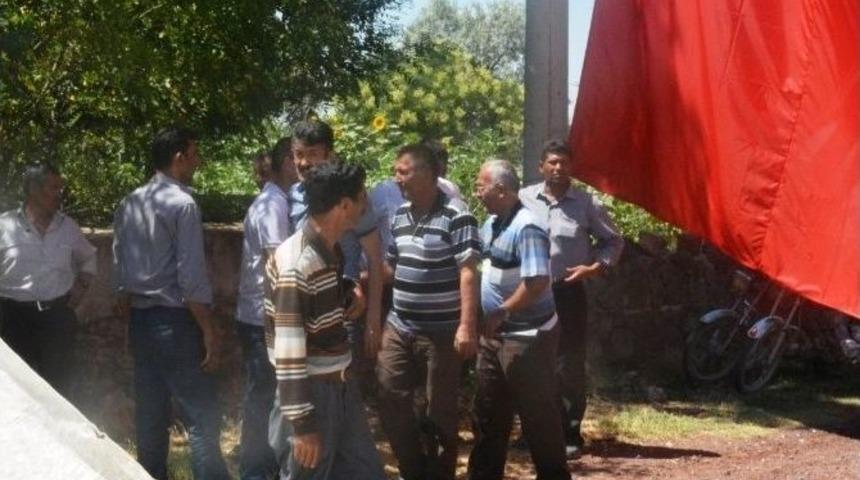 Darbeci Komutanı &Ouml;ld&uuml;ren Astsubayın Evine Taziye Akını