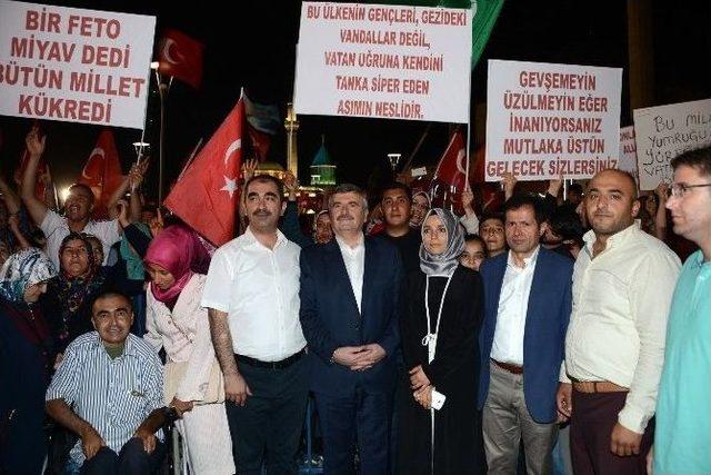 Akyürek: “tüm Dünyaya Demokrasi Dersi Veriyoruz”