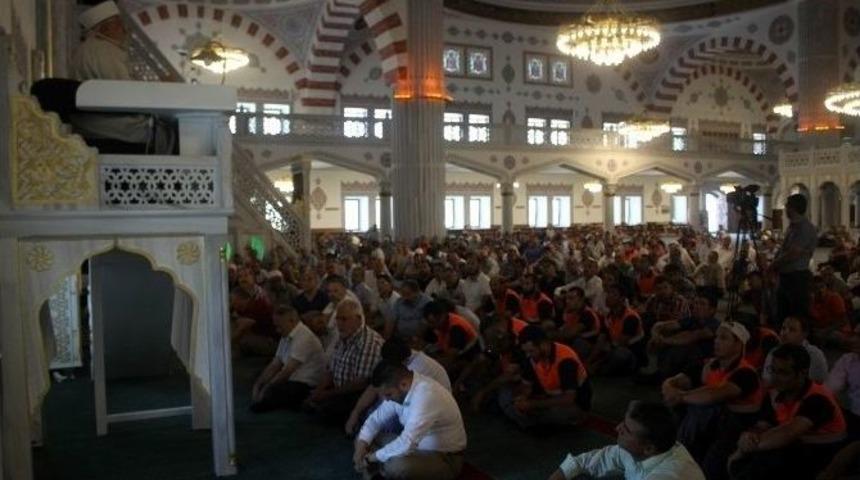 Kosb&rsquo;da Demokrasi Şehitleri İ&ccedil;in Dua Okundu