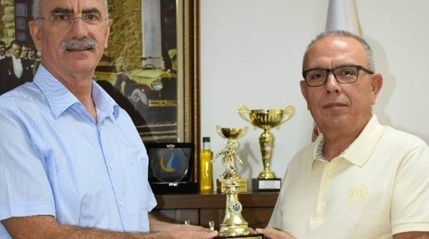 Askf&rsquo;dan Başkan Kale&rsquo;ye Teşekk&uuml;r Kupası