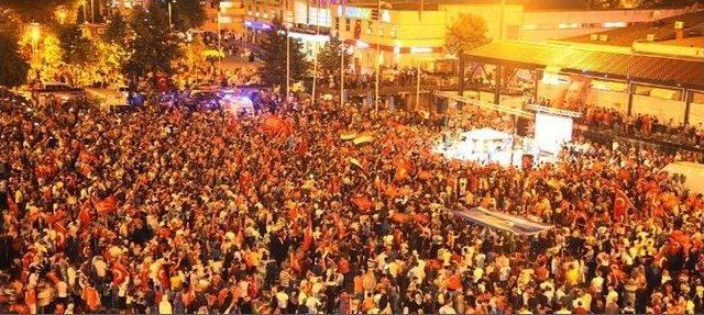 Sakarya Demokrasi Nöbetinde Meydanları Boş Bırakmadı