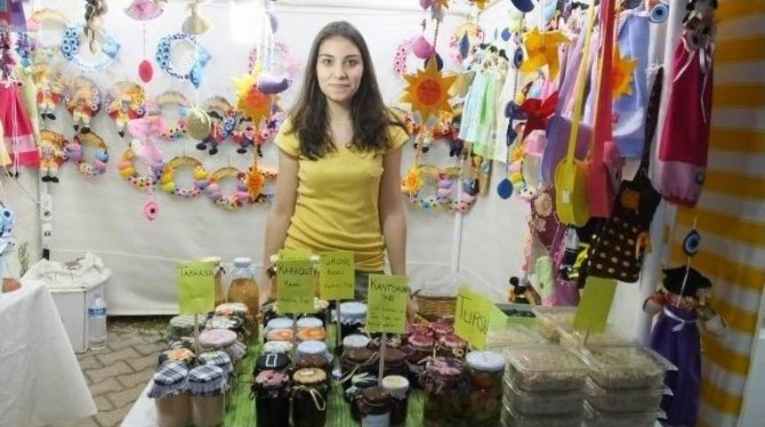 &Uuml;niversite &Ouml;ğrencisi G&uuml;nd&uuml;z Re&ccedil;el Yapıyor, Akşamı Satıyor