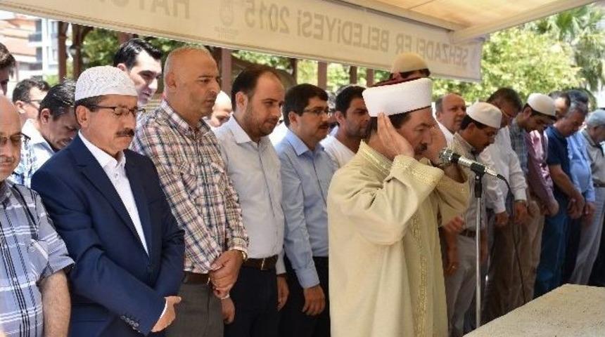 Demokrasi Şehitleri İ&ccedil;in Gıyabi Cenaze Namazı Kılındı