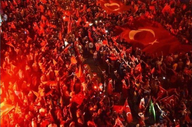 Yıldırım’da Demokrasi Seferberliği